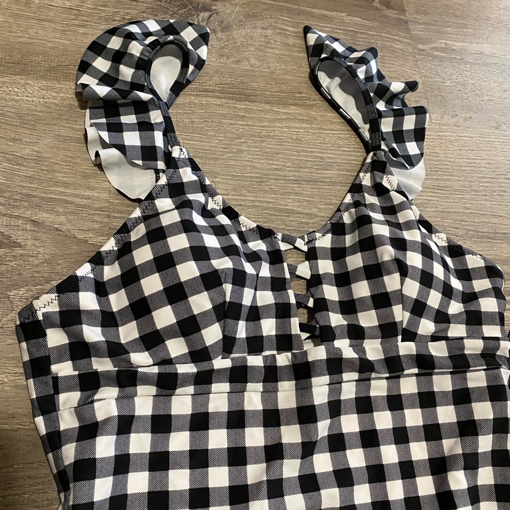 Cupshe Black & White Gingham Ruffle One Piece Swimsuit Medium | Retro Plaid - Picture 7 of 7